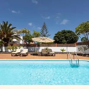 villa-seadogs-surf-arts.in-canary-islands.com/
